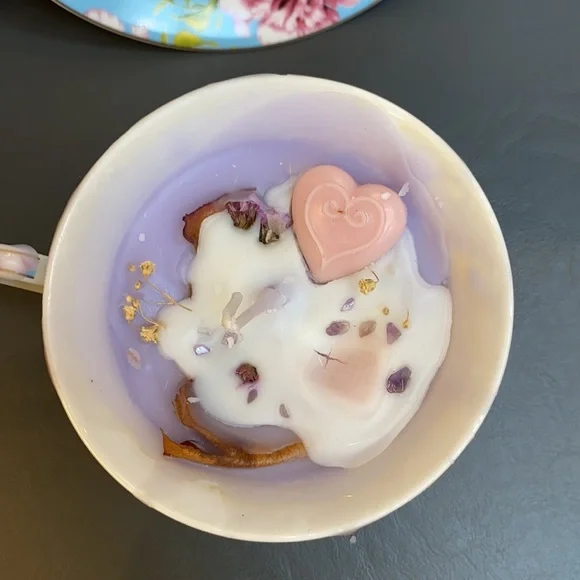 Asian Lilly soy wax candle - Picture 3 of 3